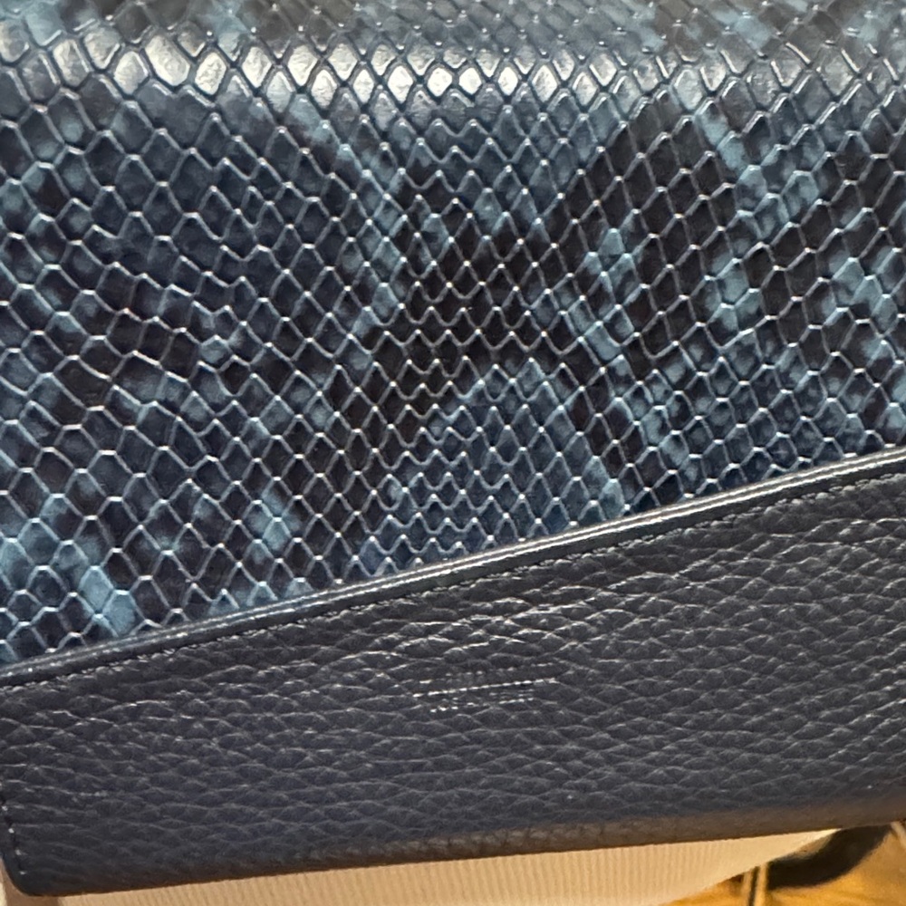 Hammitt Levy Soft Leather Navy/Black Crossbody /Wallet/ Clutch pre-owned - Picture 4 of 10